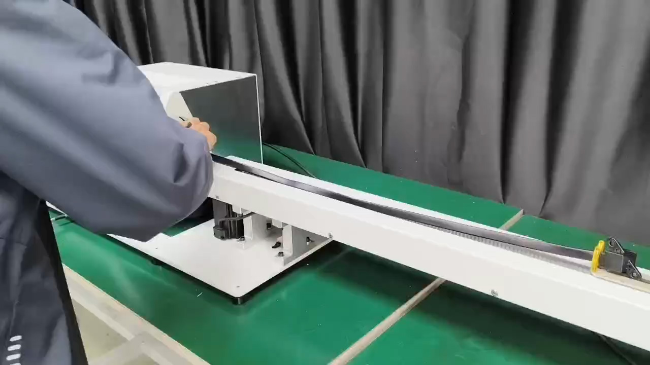 Máy quấn băng tự động kết hợp kéo dây hai mặt JW-303KL-1m - Độ chính xác ±1mm