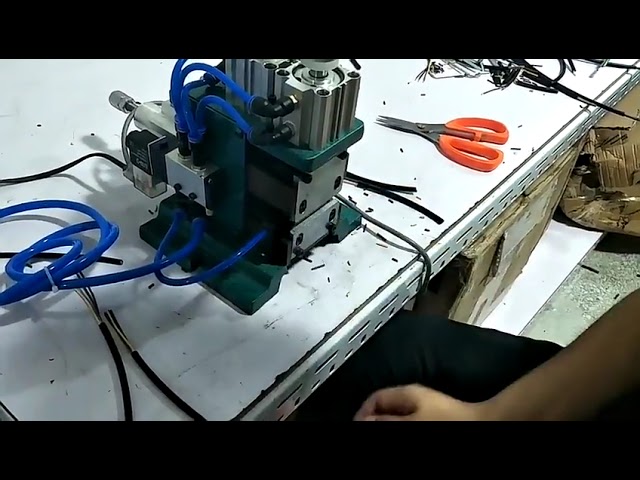 Máy Tuốt Vỏ & Xoắn Cáp Khí Nén Thủ Công - Tối Ưu Gia Công Dây Điện