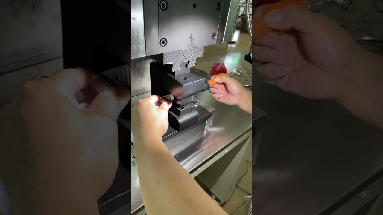Máy Ép Servo 50 Tấn - Gia Công Cáp Năng Lượng Mới, Đầu Cối Vuông Lớn, Công Nghệ Ép Không Khuôn