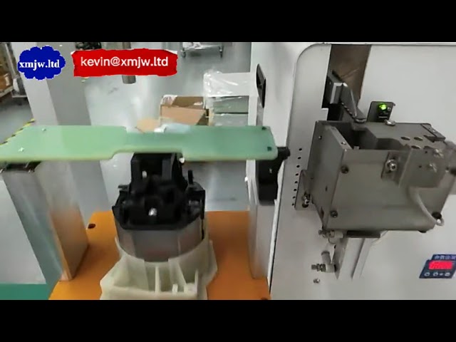 Máy bắt vít tự động 3 trục robot – Cấp phôi tự động, hai bàn làm việc năng suất cao