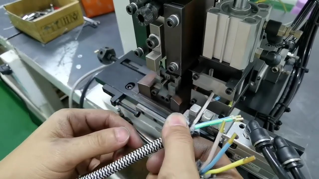 Máy ép đầu cốt dạng băng liên tục thẳng - Ép đầu cốt không tiêu chuẩn, bọc hoàn toàn dây lõi